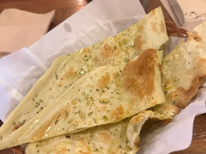 따뜻하게 구워진 허니 난