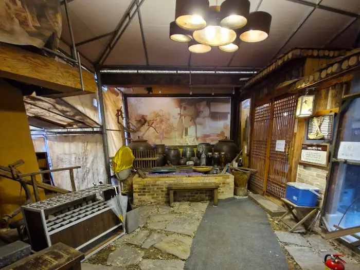 생생이 두부보쌈 내부 전경