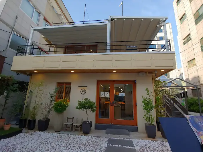 다양한 종류의 빵 진열