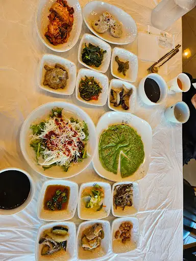 다양한 반찬 구성