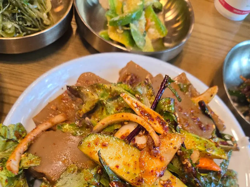 해물파전과 밑반찬