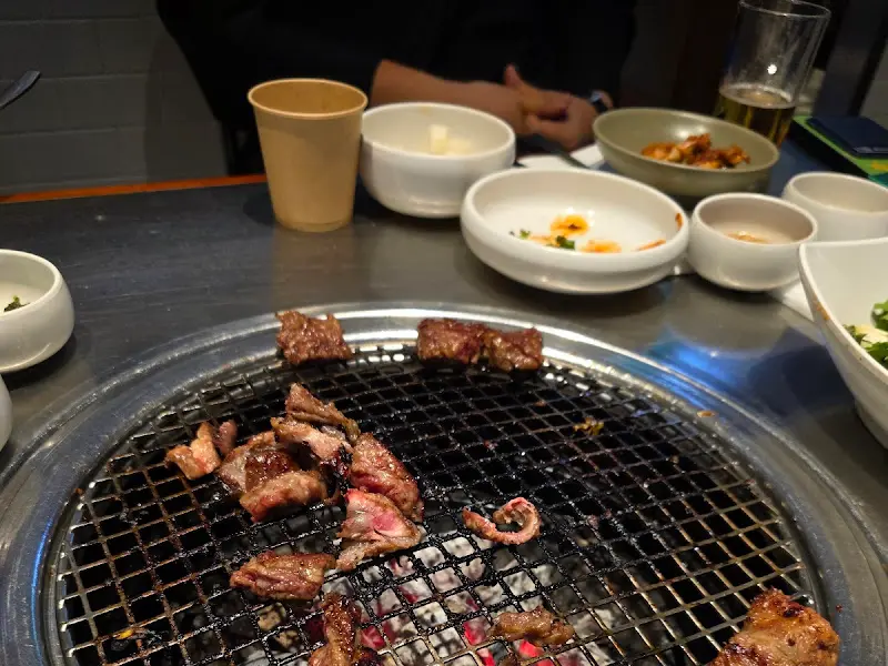 어느새 비워진 불판