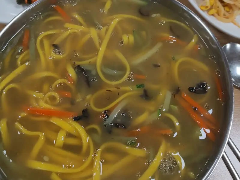 능이칼국수 국물