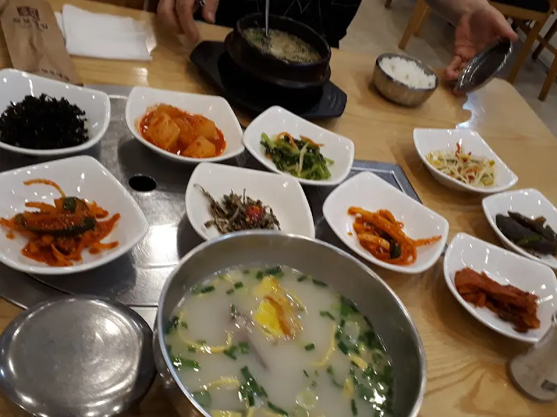 깔끔한 테이블 세팅