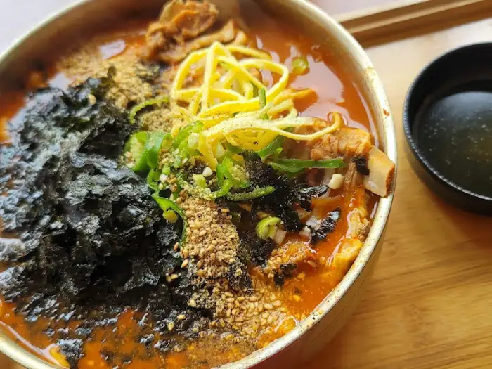 얼큰한 뼈장칼국수