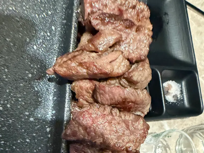 잘 구워진 우대갈비 단면