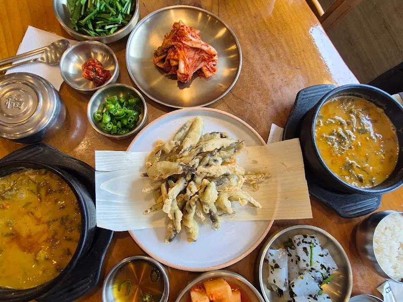 푸짐하게 차려진 한 상