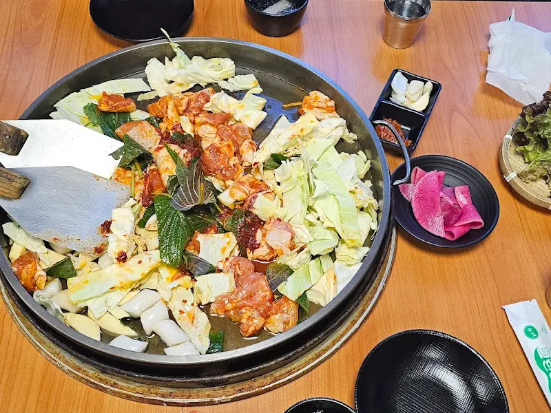 닭갈비와 밑반찬