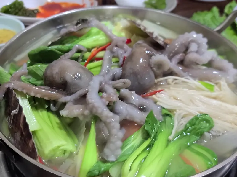 모듬조개찜의 푸짐한 비주얼