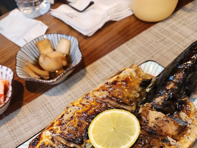 윤기가 좔좔 흐르는 고등어구이