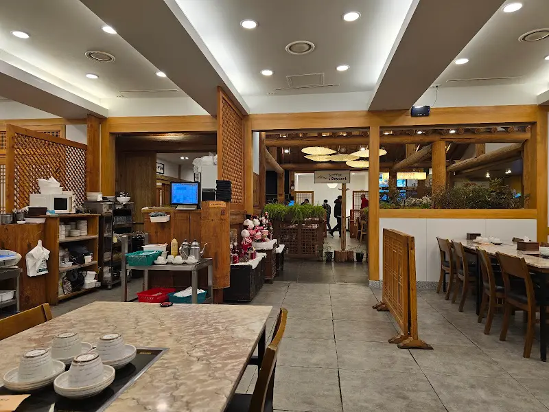 깔끔하고 넓은 실내