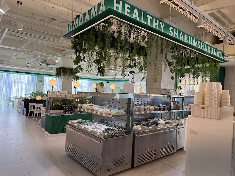 다양한 샐러드바 메뉴가 있는 봄담아