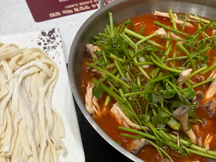 칼국수 면과 육수