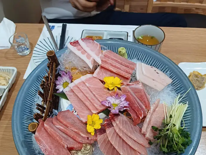 푸짐한 참치 사시미 한 상