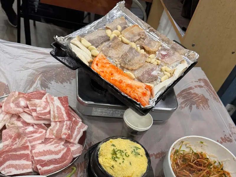 불판 위의 냉삼