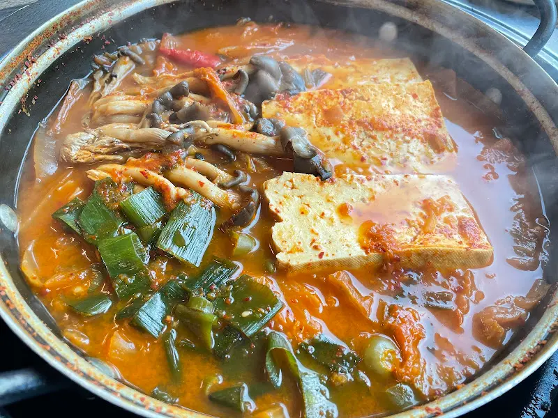 푸짐한 김치찌개