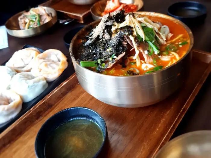 뼈칼국수와 만두