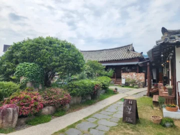 시간마저 멈춘 듯한 고즈넉한 밀양, ‘1919봄’에서 찾은 힐링 카페 맛집