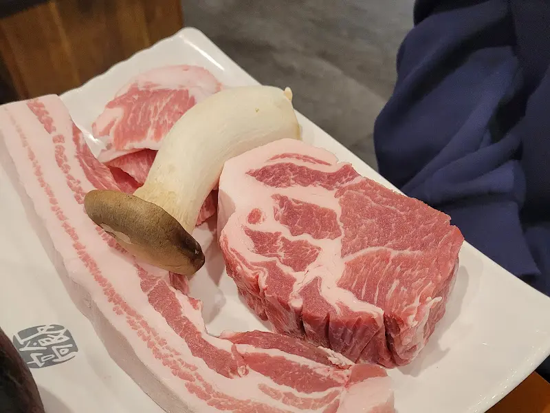 돼지 한마리 세트 고기