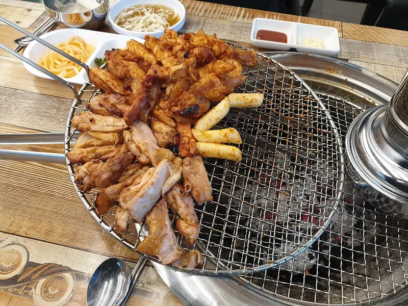 숯불닭갈비 한 상 차림