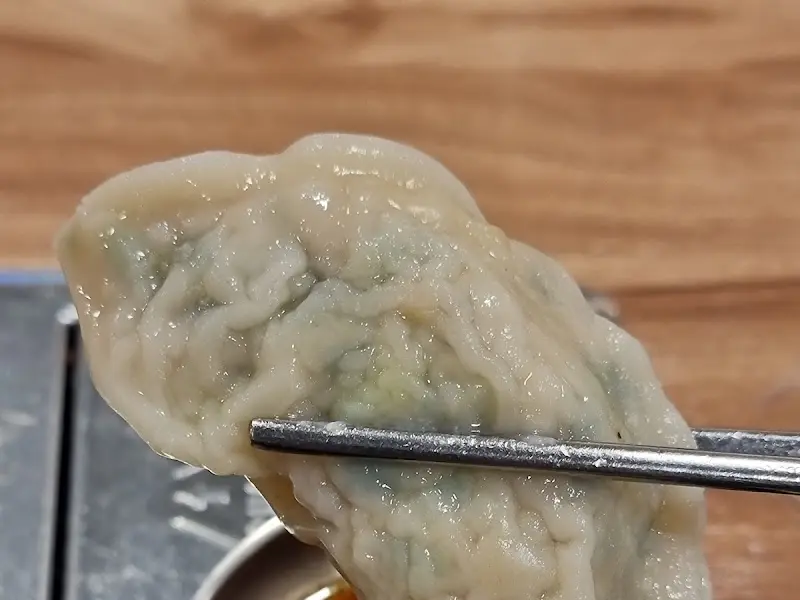 윤기가 흐르는 만두