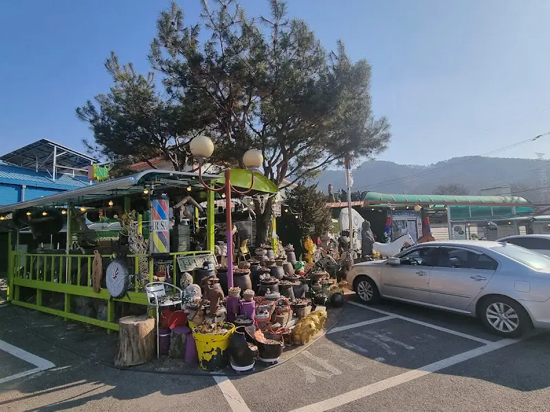 만낭뜰 외부 전경 및 주차장