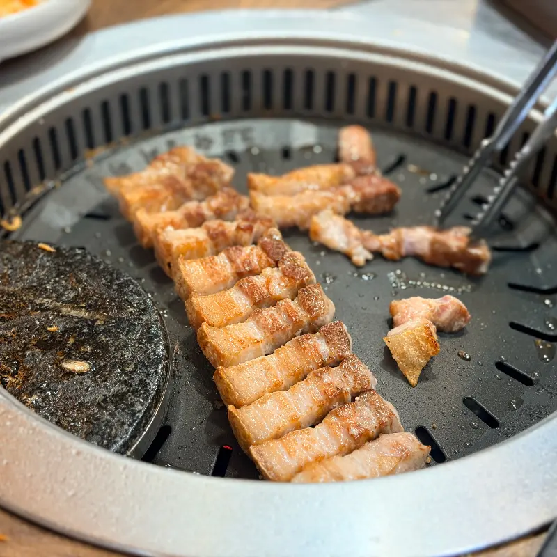 맛있게 구워진 삼겹살