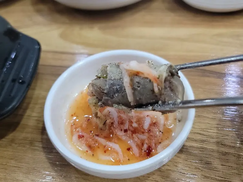 새우젓에 찍어먹는 순대