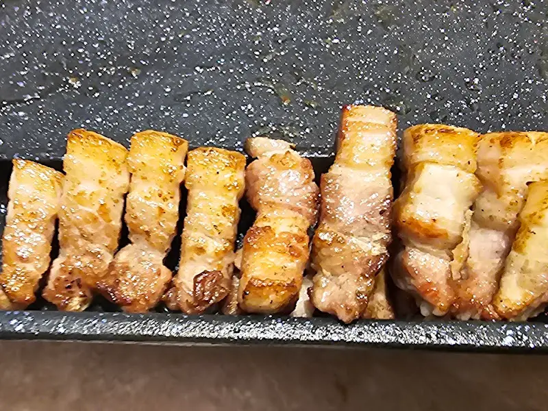 노릇노릇 구워진 삼겹살