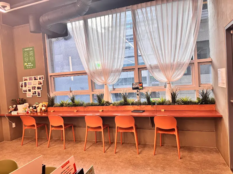 밥장인의 깔끔한 인테리어