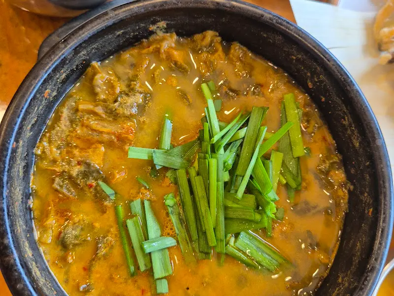 파가 듬뿍 올려진 추어탕