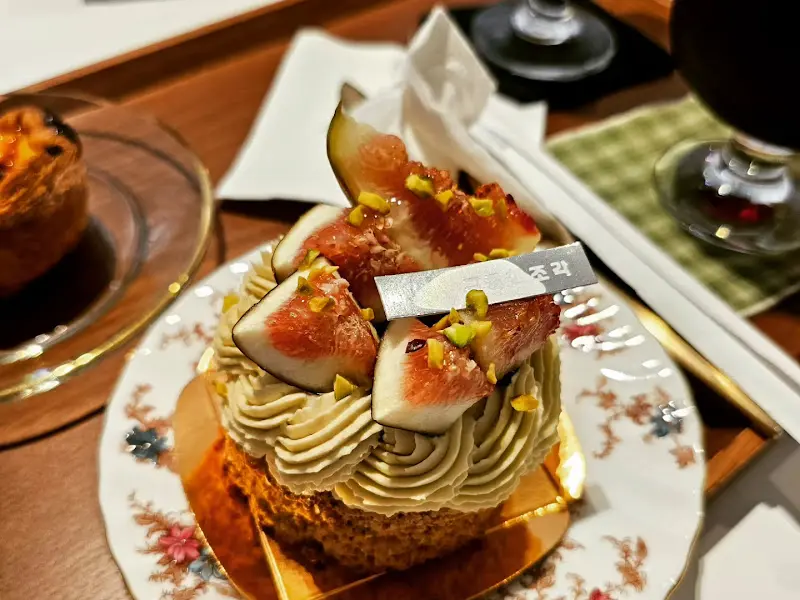 정갈하게 놓인 디저트