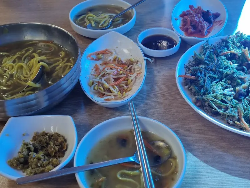 능이칼국수 풀샷