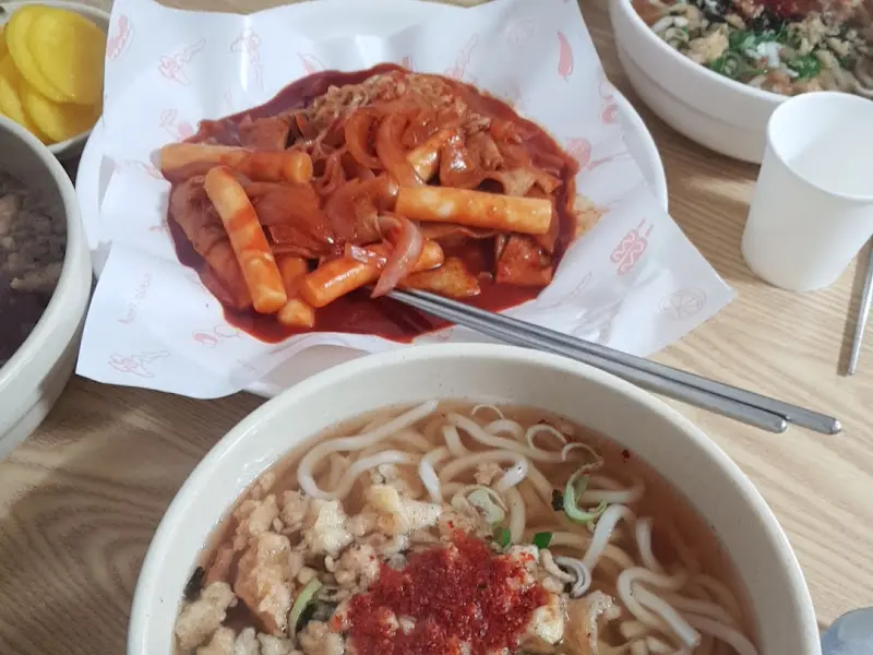 우동과 떡볶이 한상차림