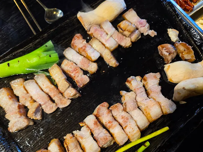 잘 구워진 오겹살