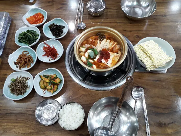 김치찌개와 반찬