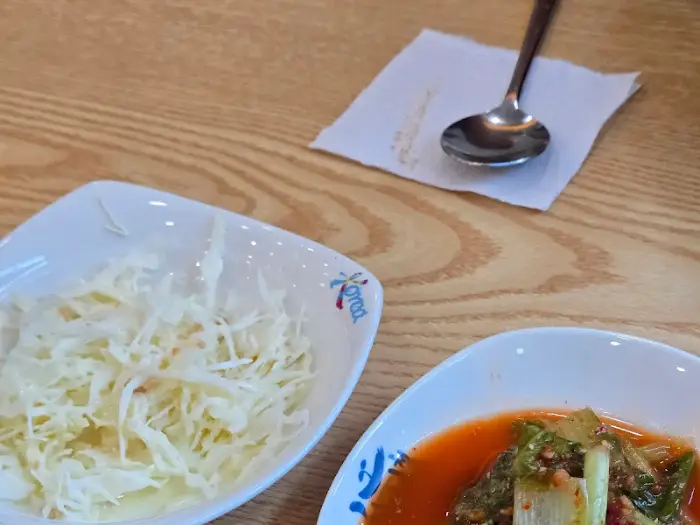 천지면옥 왕만두와 샐러드