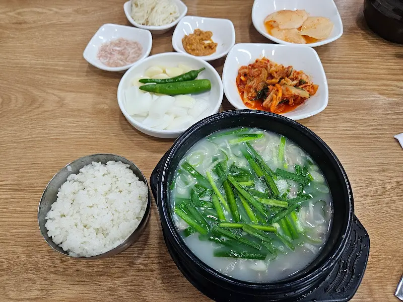 돼지국밥 정식 한상차림