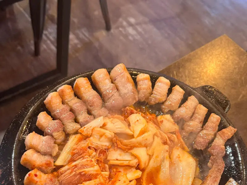 통뼈오겹살과 김치