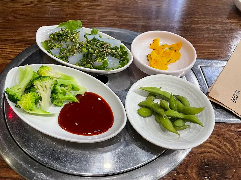 다양한 곁들임 메뉴들