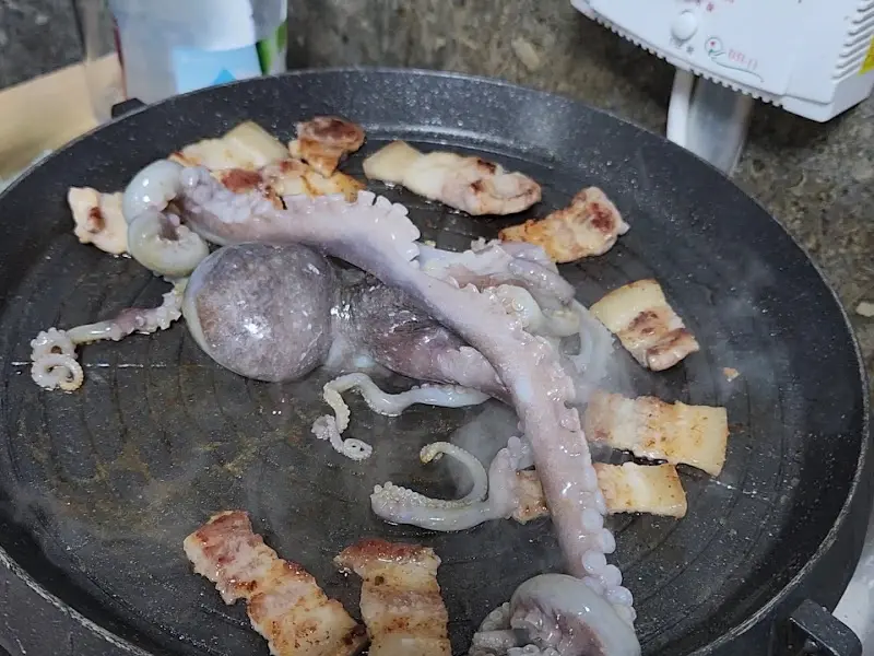 삼겹살과 산낙지의 조화