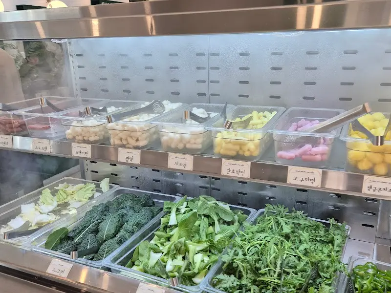 신선한 야채와 다양한 재료들