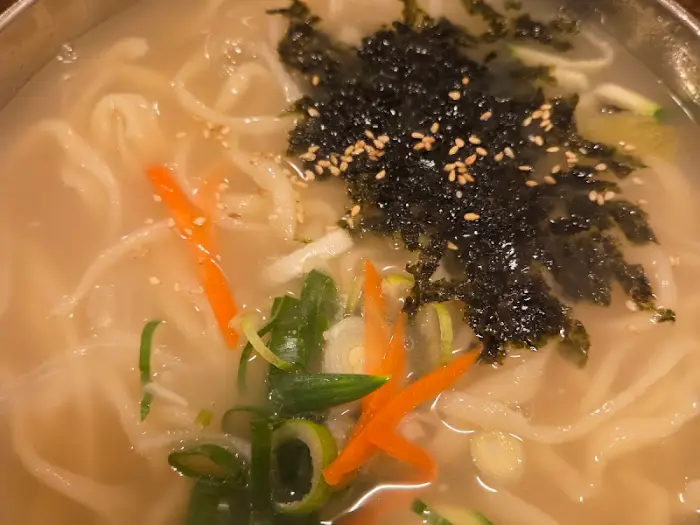 칼국수 면과 고명