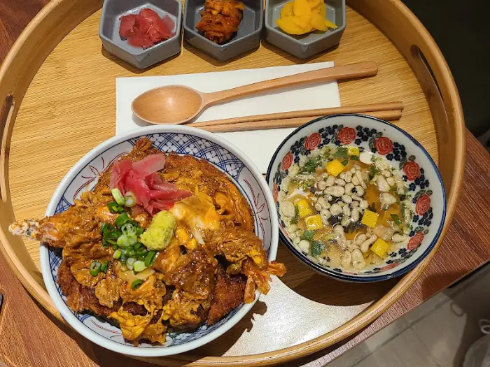 믹스카츠동과 곁들임