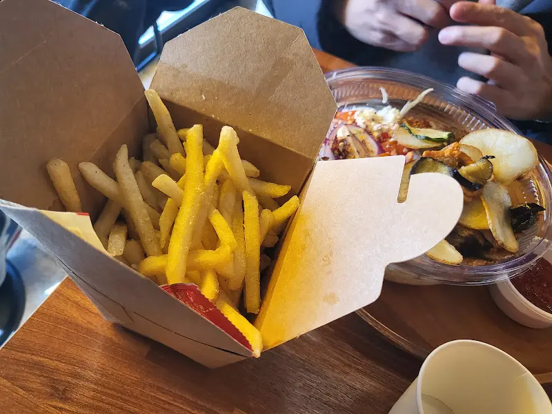 서울케밥 감자튀김과 샐러드