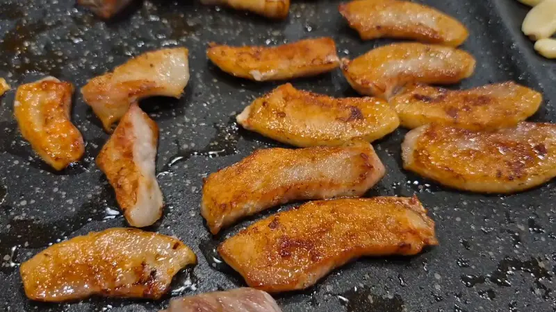 노릇노릇 구워진 항정살