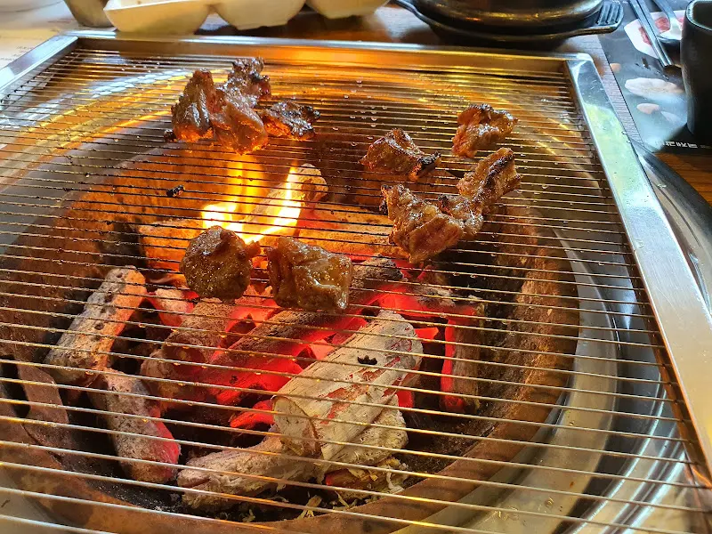 숯불에 구워지는 갈비