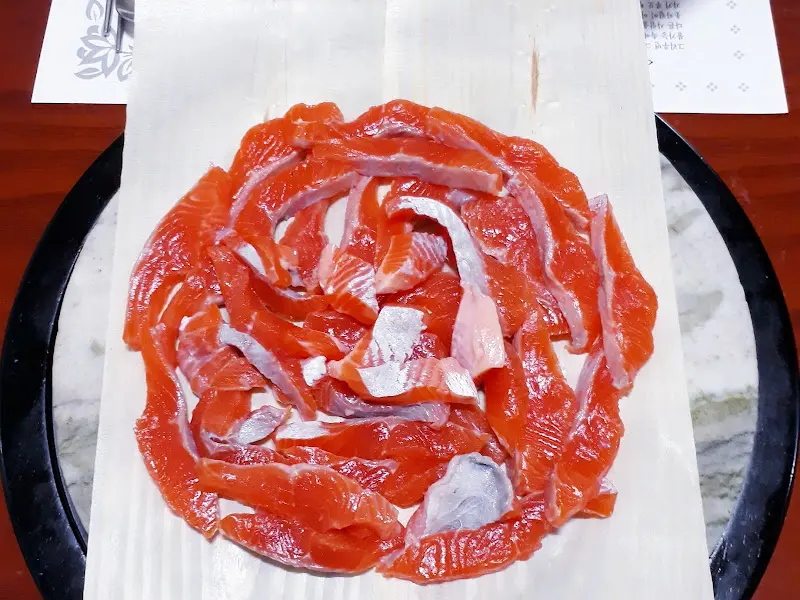 싱싱한 송어회의 자태