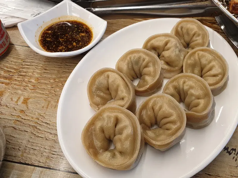 담백하고 육즙 가득한 꿩만두