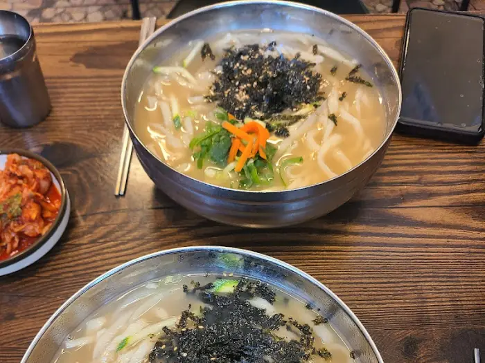 두 그릇의 칼국수